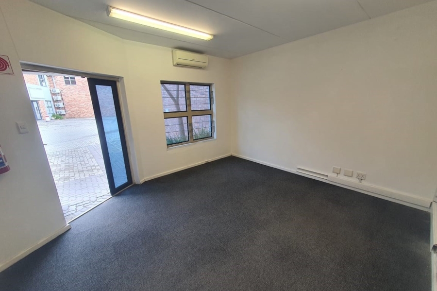 To Let commercial Property for Rent in Newton Park Eastern Cape